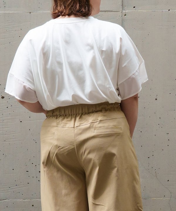 カーキ