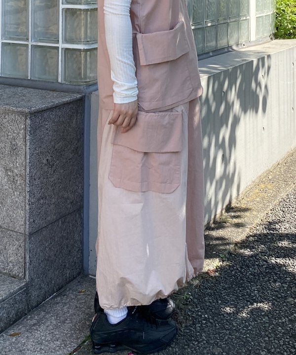 グレー