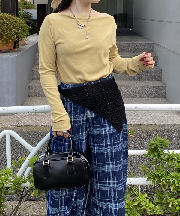 イエロー