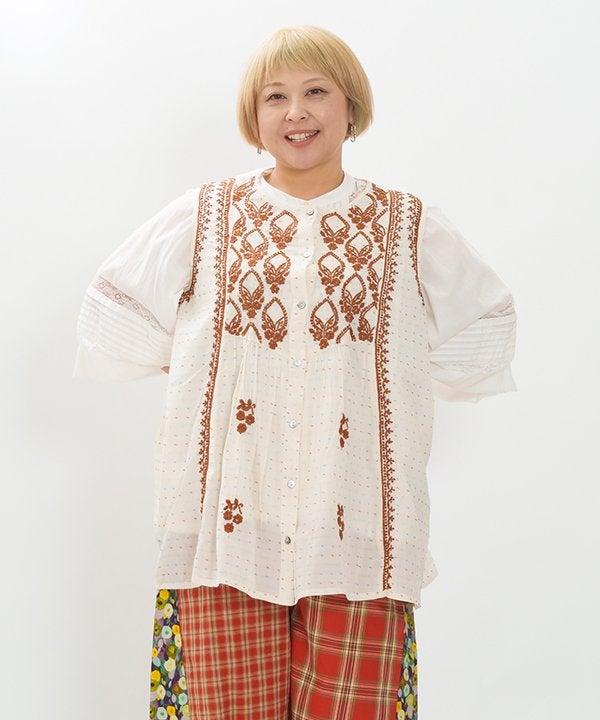 ベージュ