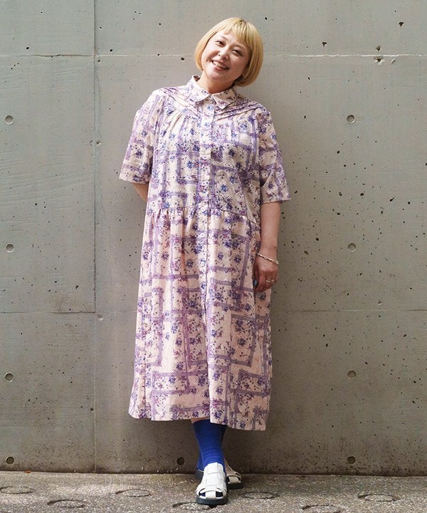 ベージュ