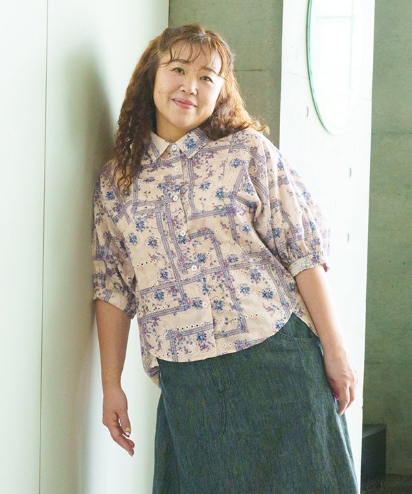 ベージュ