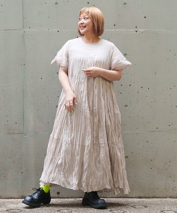 ベージュ