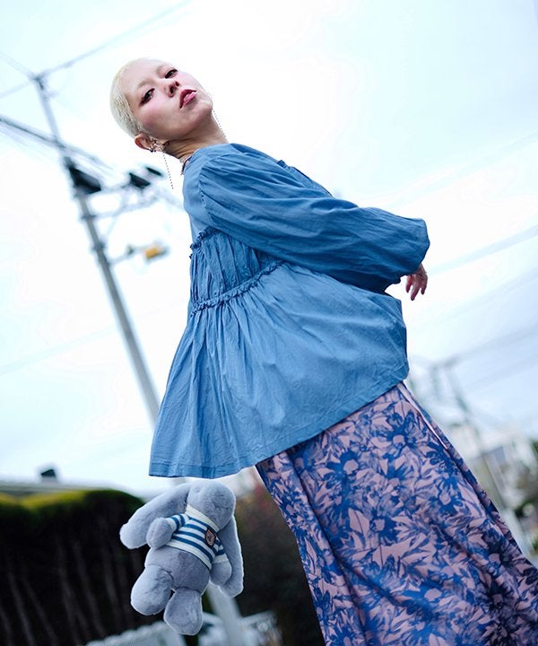ブルー