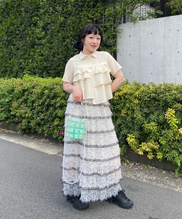 イエロー