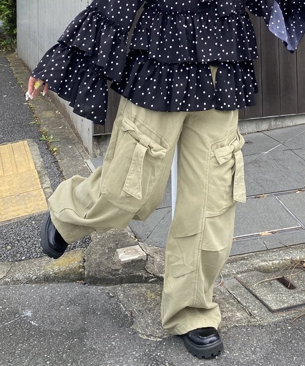 カーキ