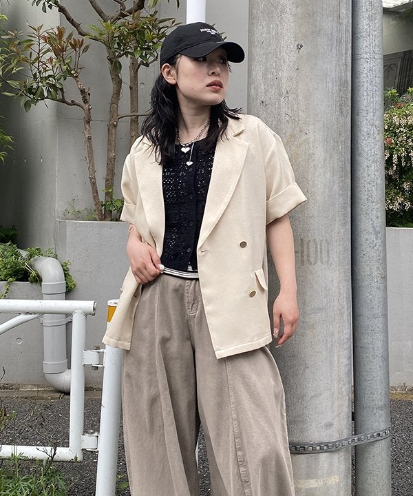 アイボリー