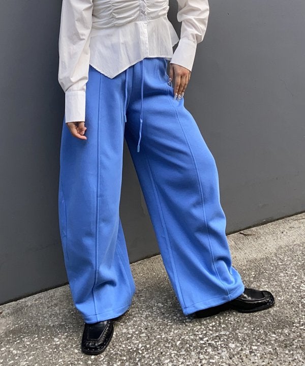 ブルー