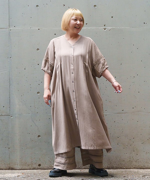 ベージュ