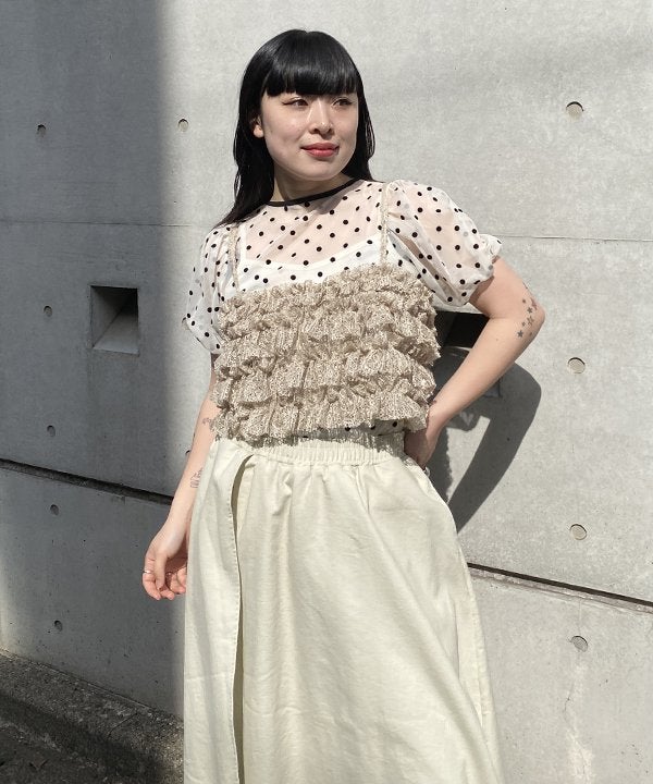 ベージュ