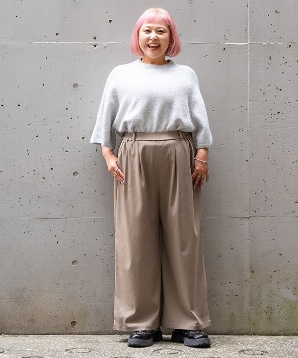 ベージュ