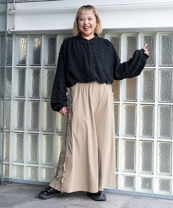 ベージュ
