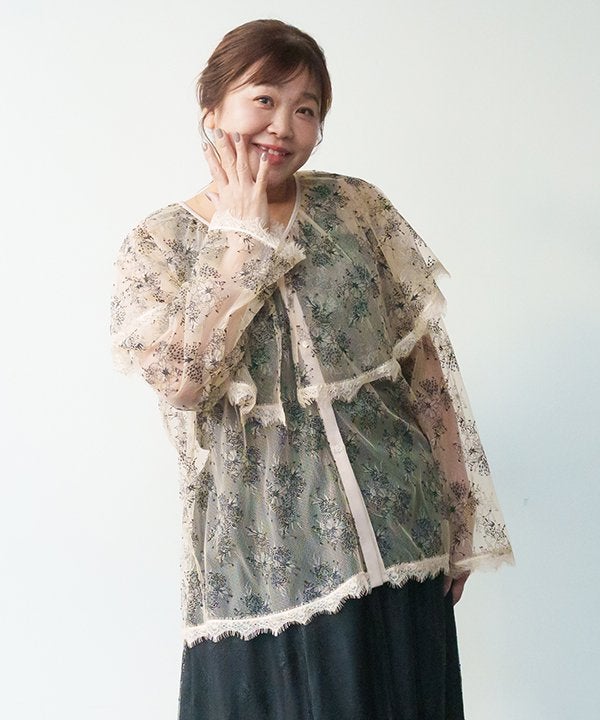 ベージュ