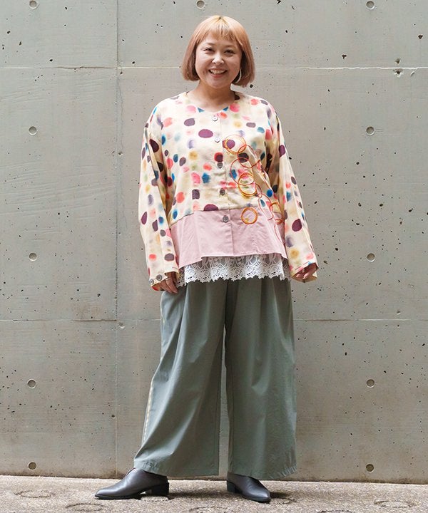 ベージュ