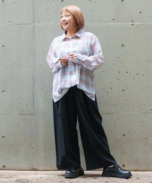グレー
